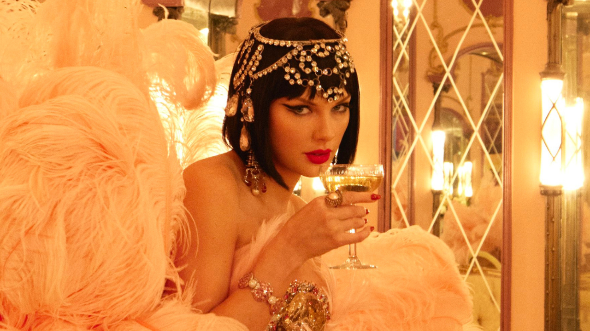 Taylor Swift revela data de lançamento e capa do novo álbum, The Life of a Showgirl