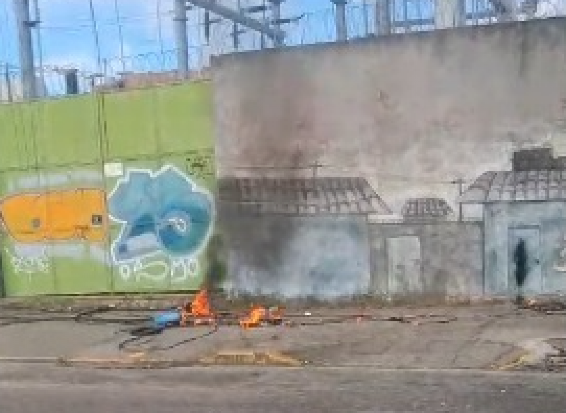 Incêndio em rede de telecomunicações prejudica fornecimento de internet e eletricidade na Zona Sul do Recife