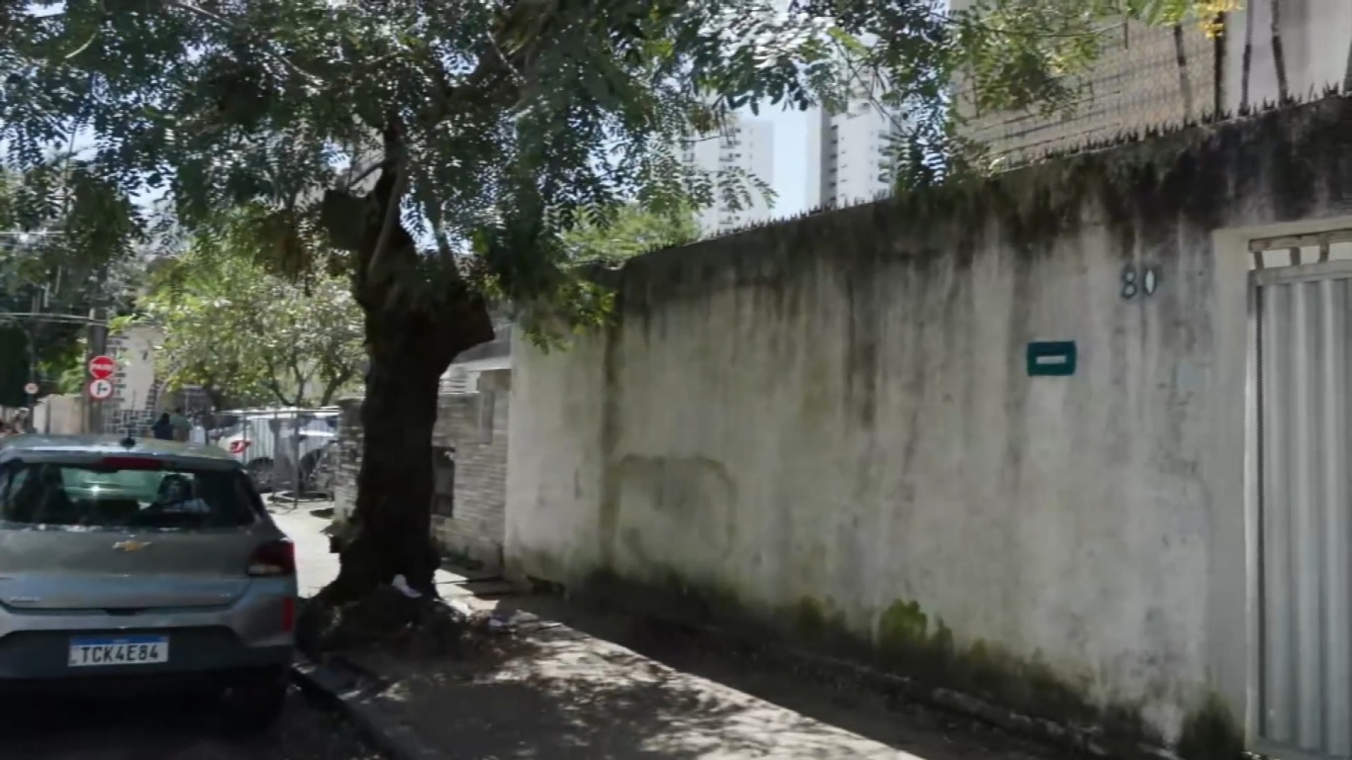 Homem é morto enquanto dormia na calçada no Grande Recife 