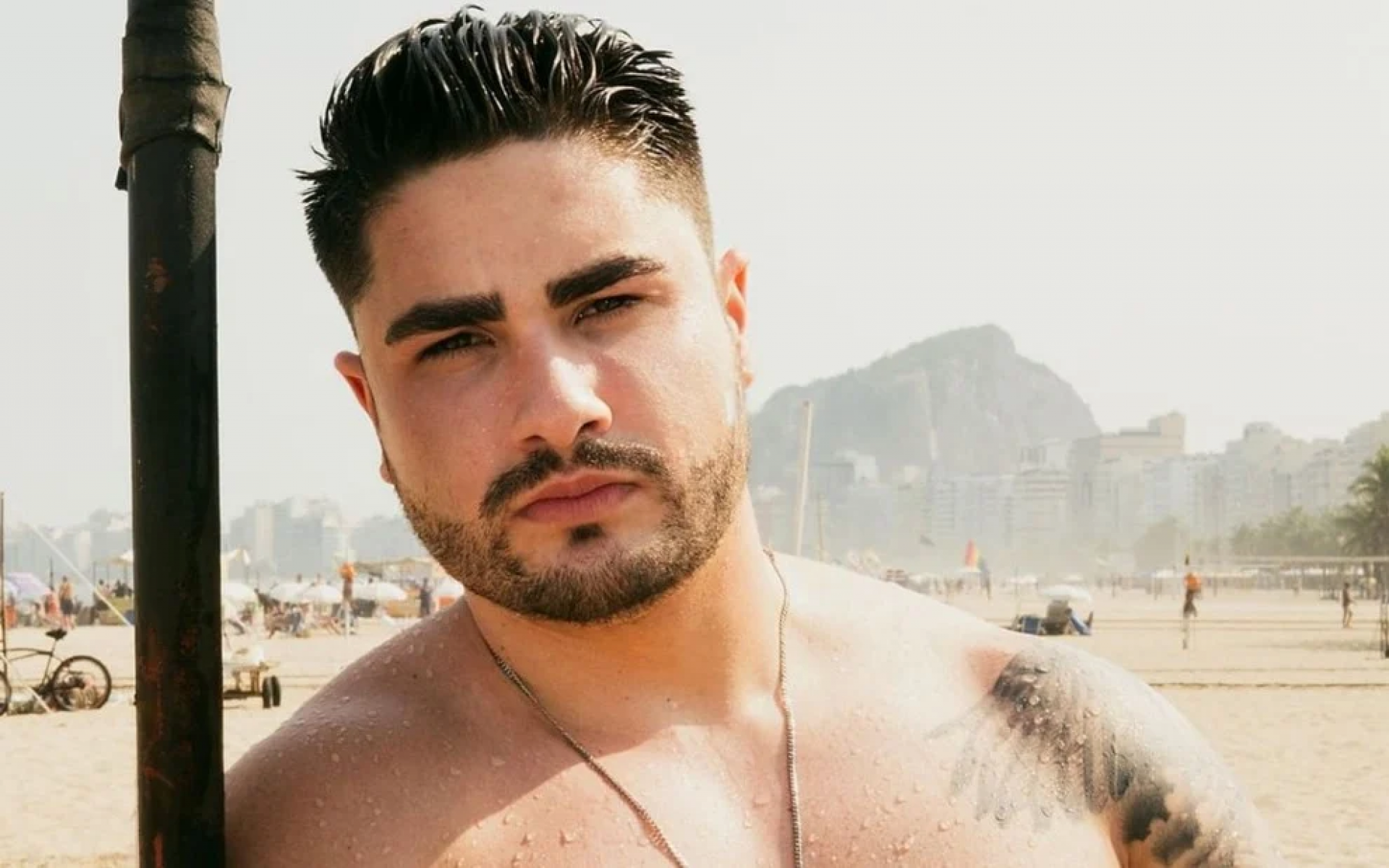 Lucas Souza assume romance com ex-Fazenda: 
