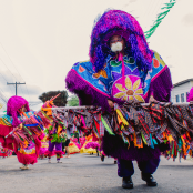 Maracatu Feminino Coração Nazareno leva aulas-espetáculo a escolas públicas de Pernambuco