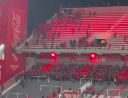 Conmebol se pronuncia após confusão entre torcedores do Independiente e Universidad de Chile