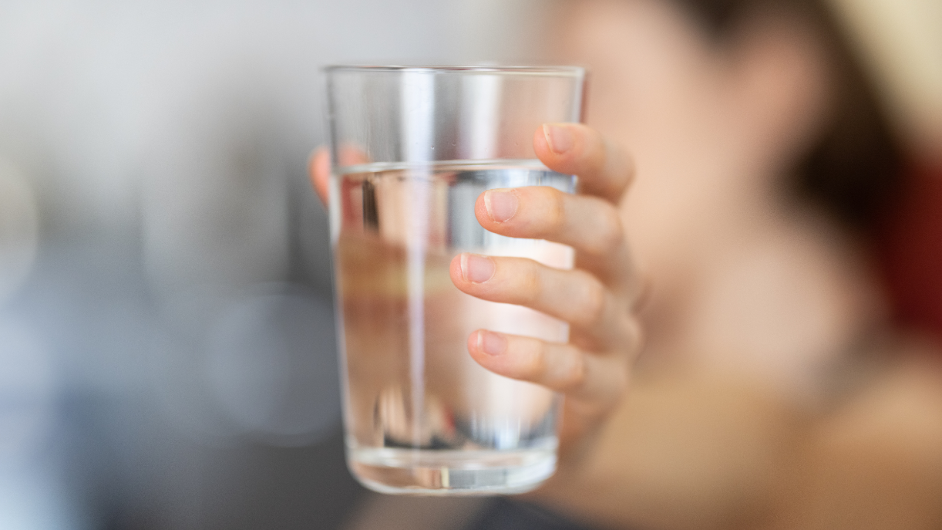 Simpatia do copo com açúcar: Faça o ritual para conquistar a pessoa amada!