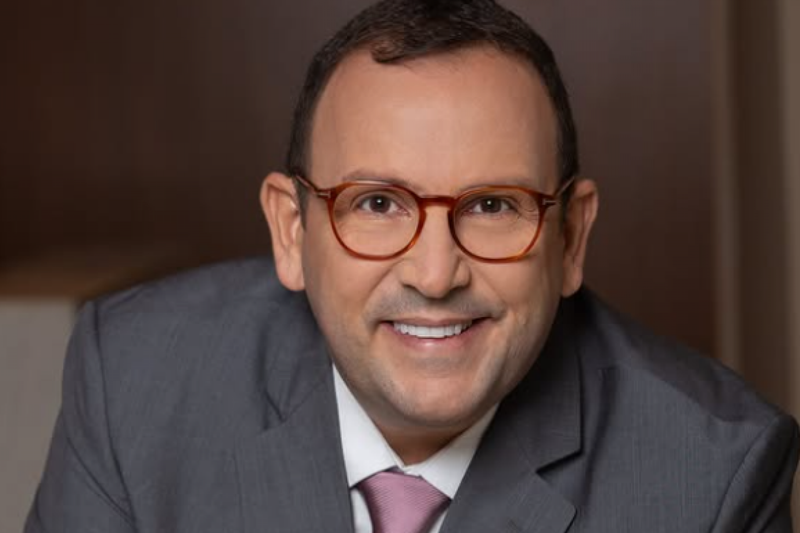O professor Fabio Milhomens