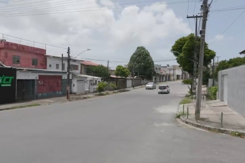 O cruzamento da Avenida Sebastião Salazar com a Rua Sebastião Rego Barros