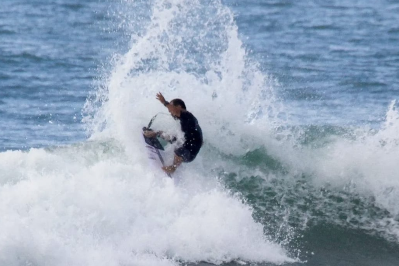 Bicampeão mundial de parasurf disputa dois campeonatos quase simultâneos em Pernambuco