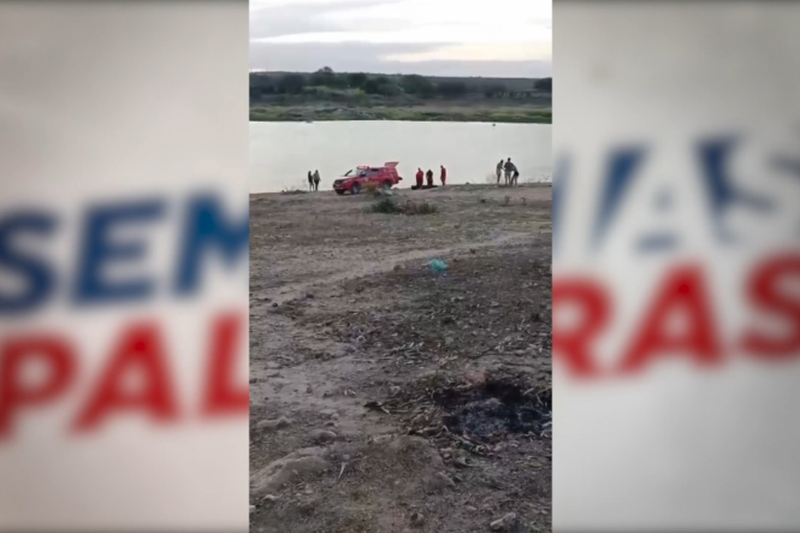 Imagens que capturaram a busca dos bombeiros pelo corpo 