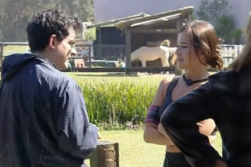 Duda Wendling confronta Dudu Camargo sobre boato em A Fazenda 17