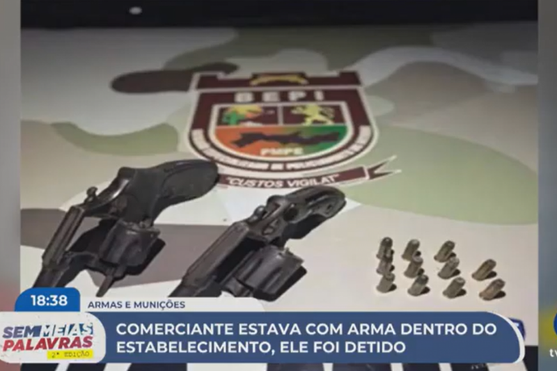 Imagem de munições e armas apreendidas