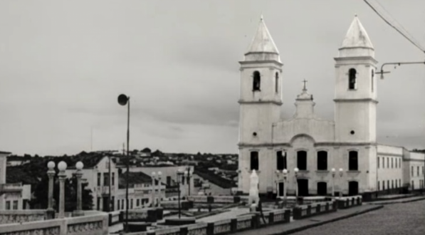 Igreja Matriz de Bezerros é interditada por risco de desabamento
