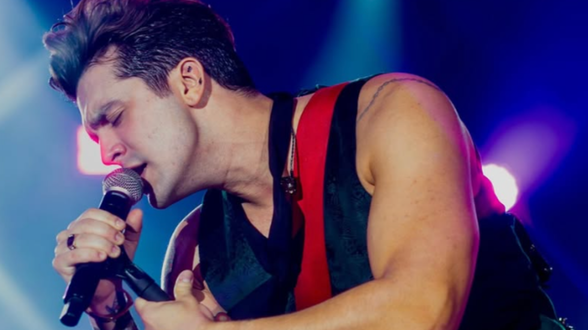 Após gravar DVD pelos 18 anos de carreira, Luan Santana apresenta turnê "Ao Vivo na Lua" no Recife