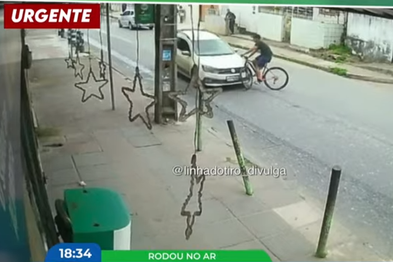 Imagem de colisão entre ciclista e carro
