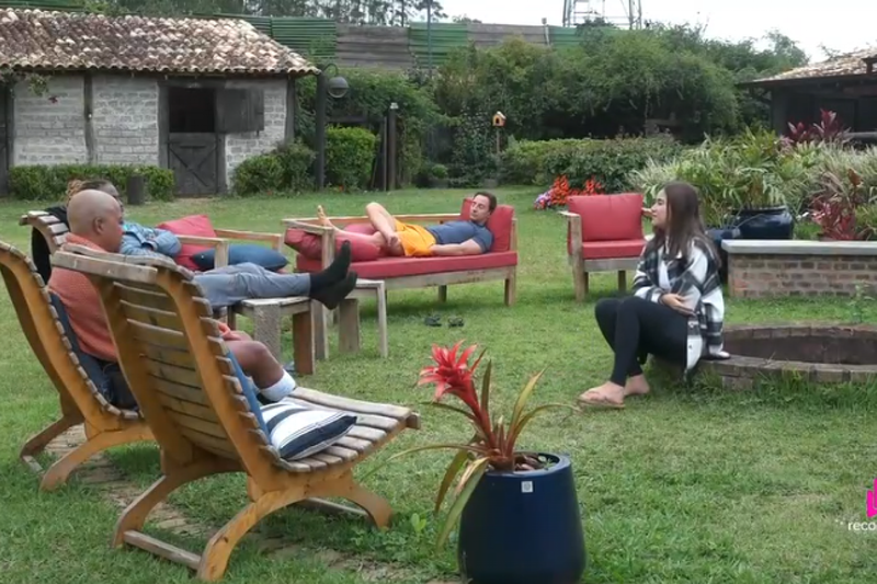 Toninho, Créo e Duda concordam que Yoná faz 'jogo sujo' em A Fazenda 17