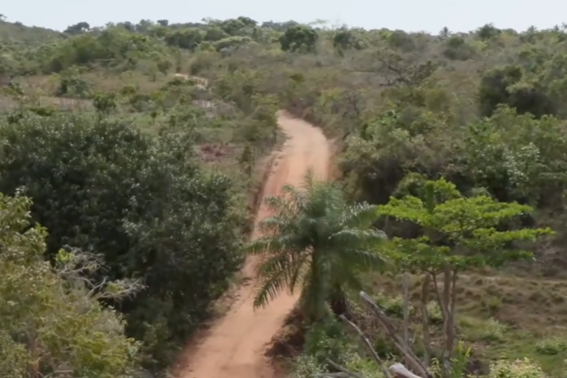Família é alvo de ataque a tiros em estrada de barro no Alto da Felicidade