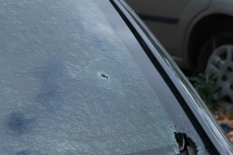 Carro que foi baleado pelos suspeitos 