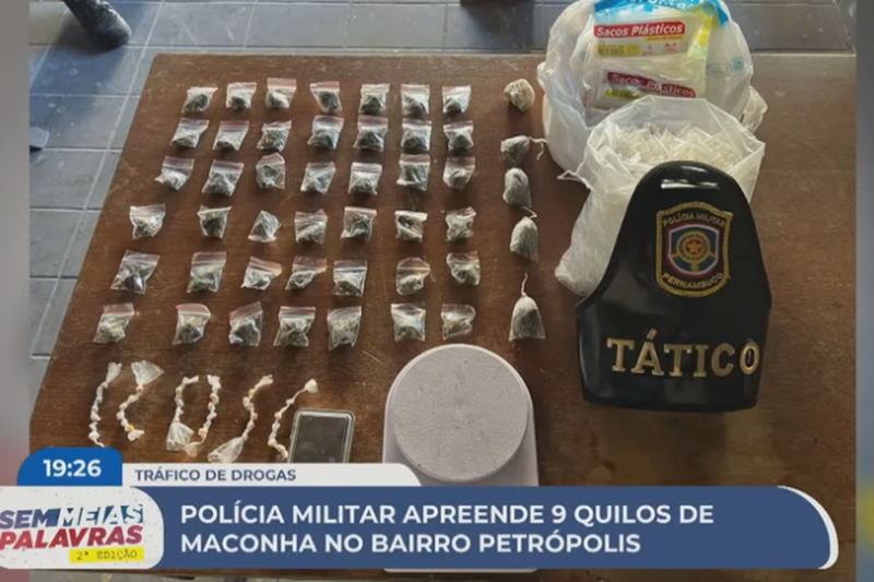 Imagem de apreensão de drogas realizad pela PM em Caruaru