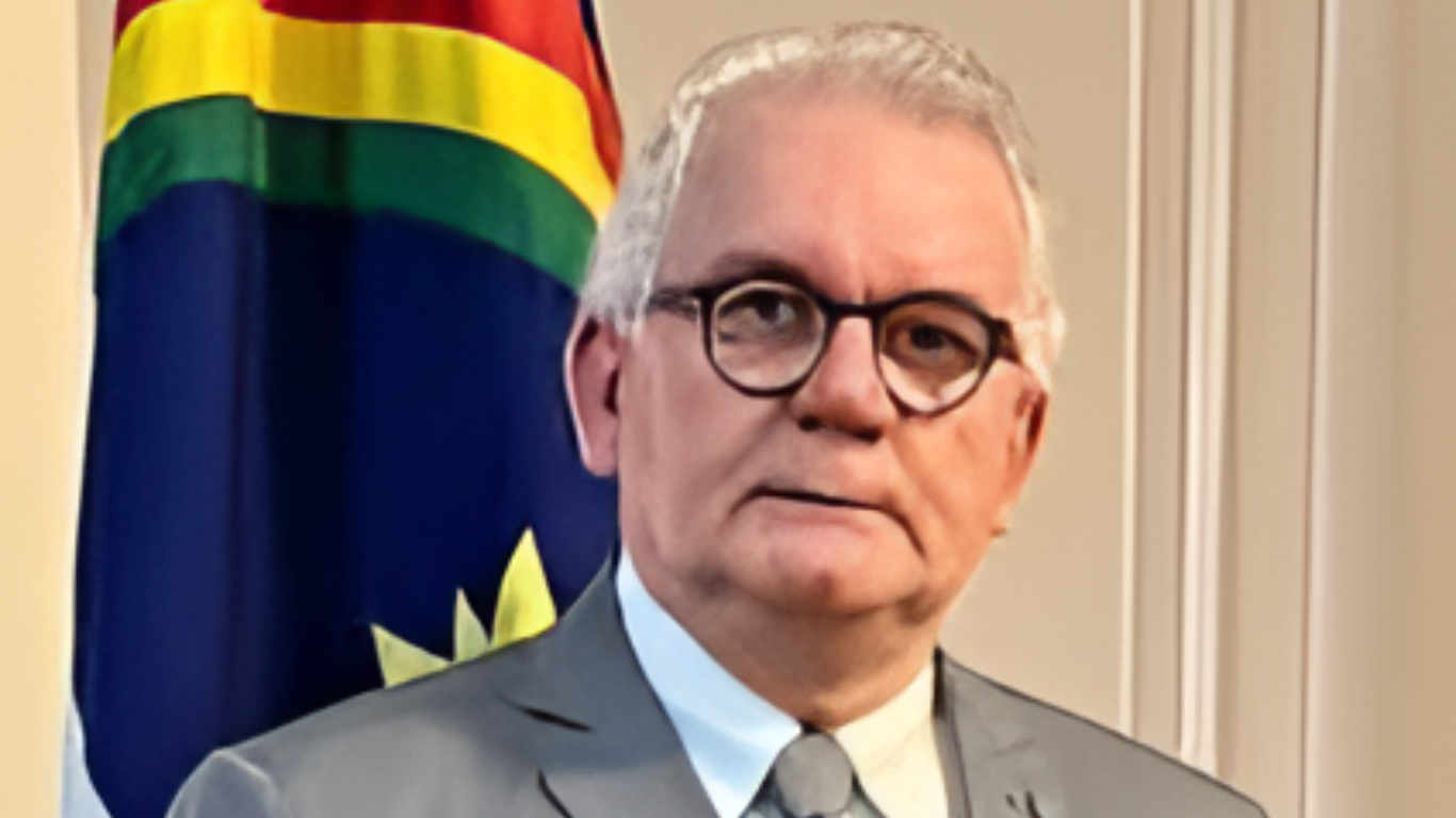 Flávio Chaves lança obra na Academia Pernambucana de Letras