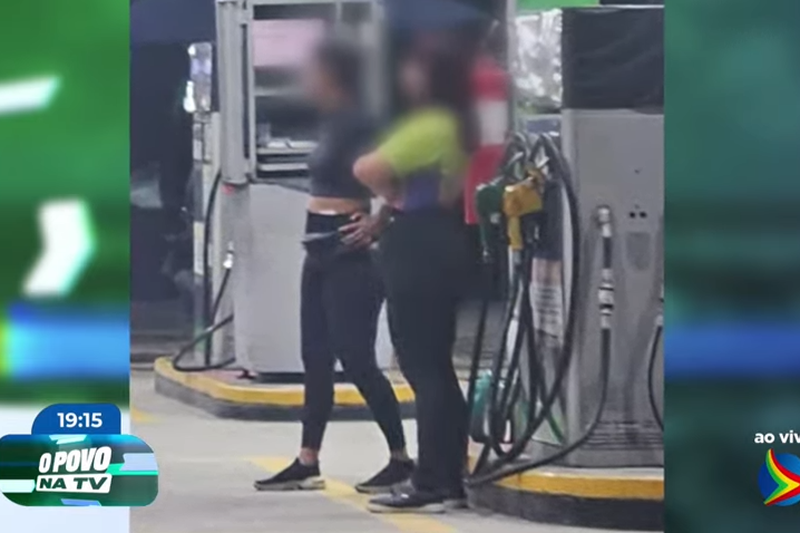 Imagem de frentistas usando calça legging e cropped