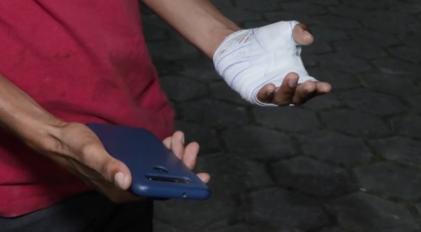 Dupla de irmãos tentam recuperar celular e são agredidos por ex-cunhado