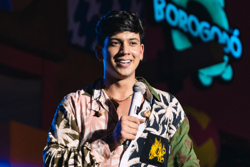 Léo Foguete celebra indicação ao Grammy Latino em festa no Litoral Sul: 'Deu vontade de chorar'