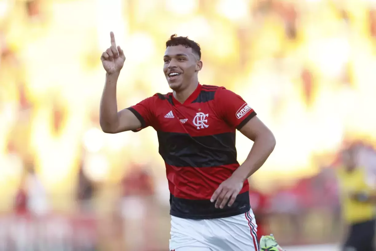 Victor Hugo comemora gol pelo Flamengo