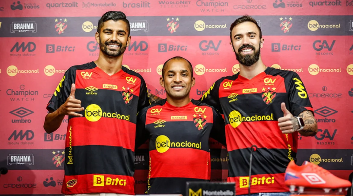 Trio formado por Jorginho, Edinho e Matheus Vargas foi apresentado oficialmente com a camisa do Sport