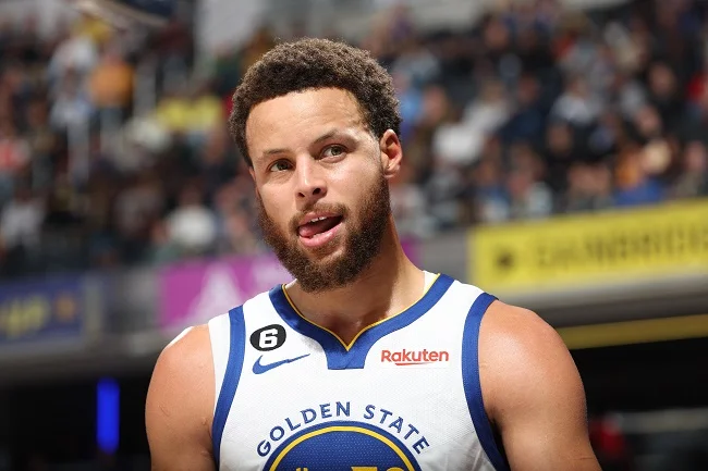 Stephen Curry é o destaque do Golden State Warriors na NBA