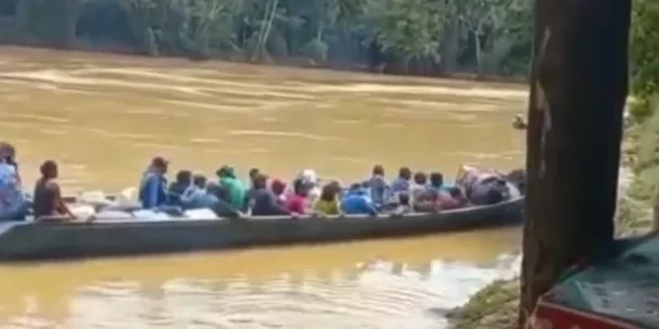 Vídeos mostram fugas de grupos de garimpeiros 