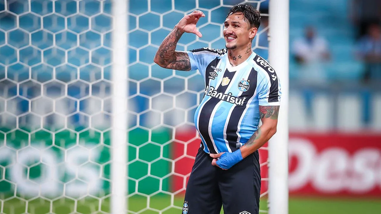 LUCAS UEBEL/GR&Ecirc;MIO