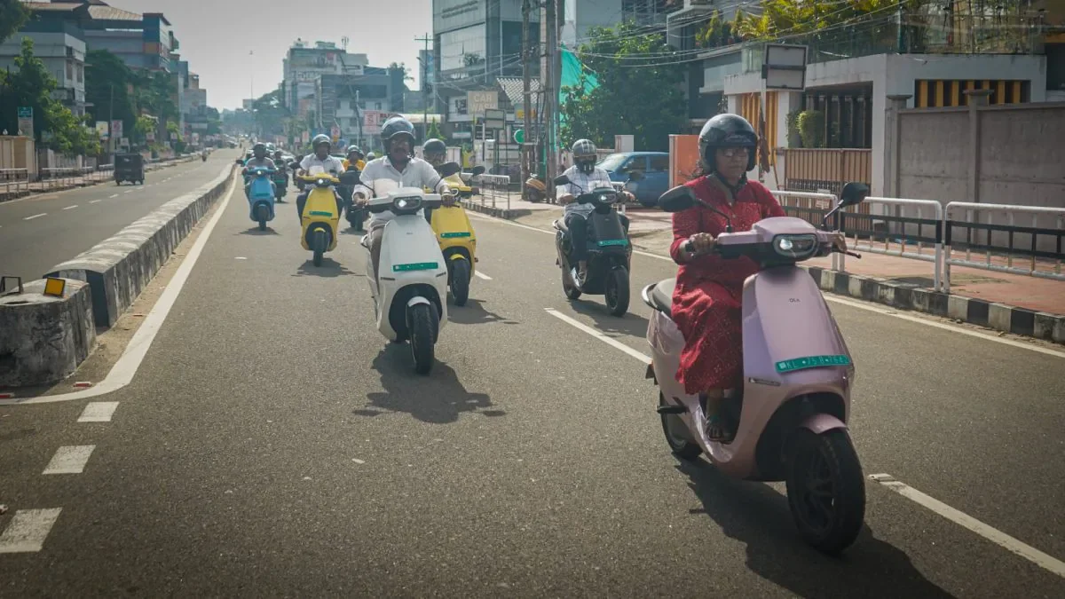 Scooters el&eacute;tricas s&atilde;o cada vez mais populares na &Iacute;ndia