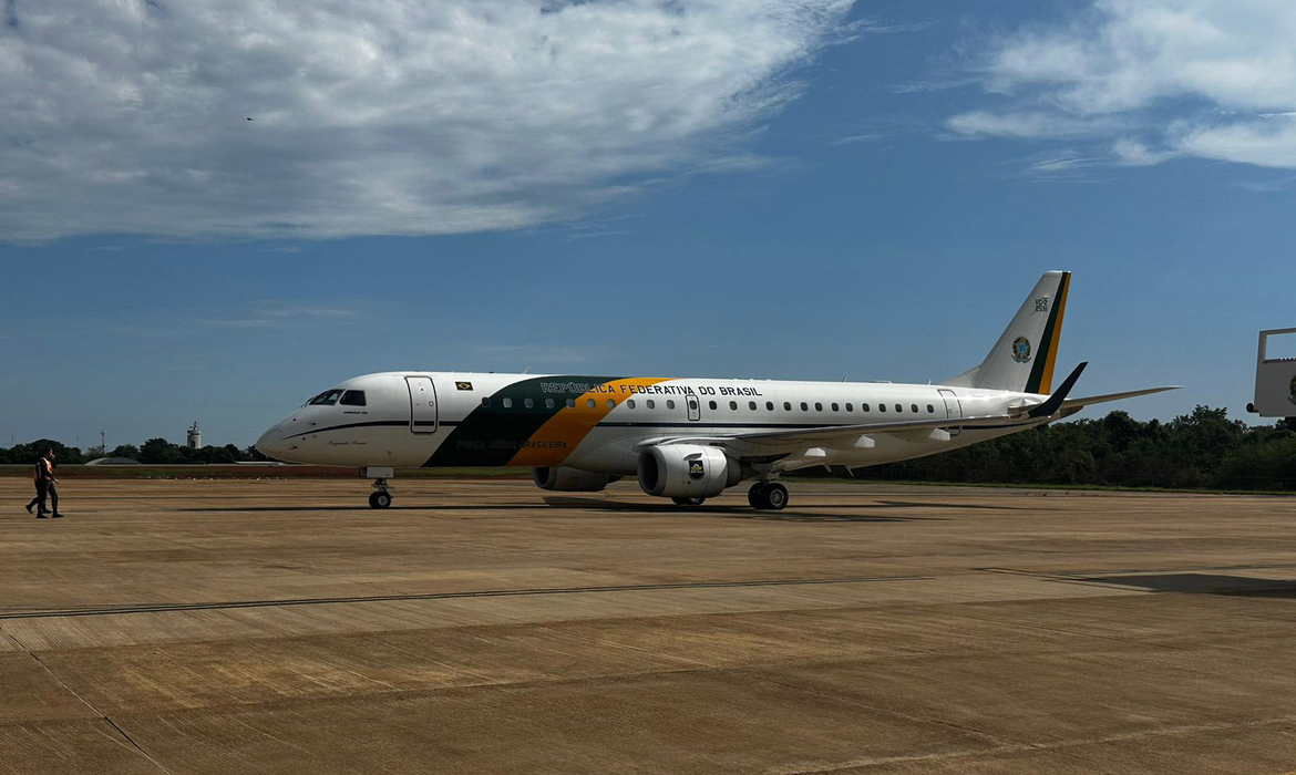 O voo saiu de Aman, na Jordânia, e teve escalas em Roma, Las Palmas e Recife, antes de ser finalizado em Brasília