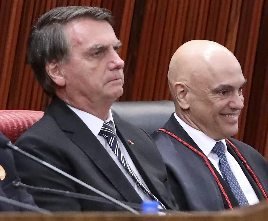 Defesa de Bolsonaro pediu ao STF para que Alexandre de Moraes fosse retirado da liderança nas investigações sobre uma suposta tentativa de golpe de Estado