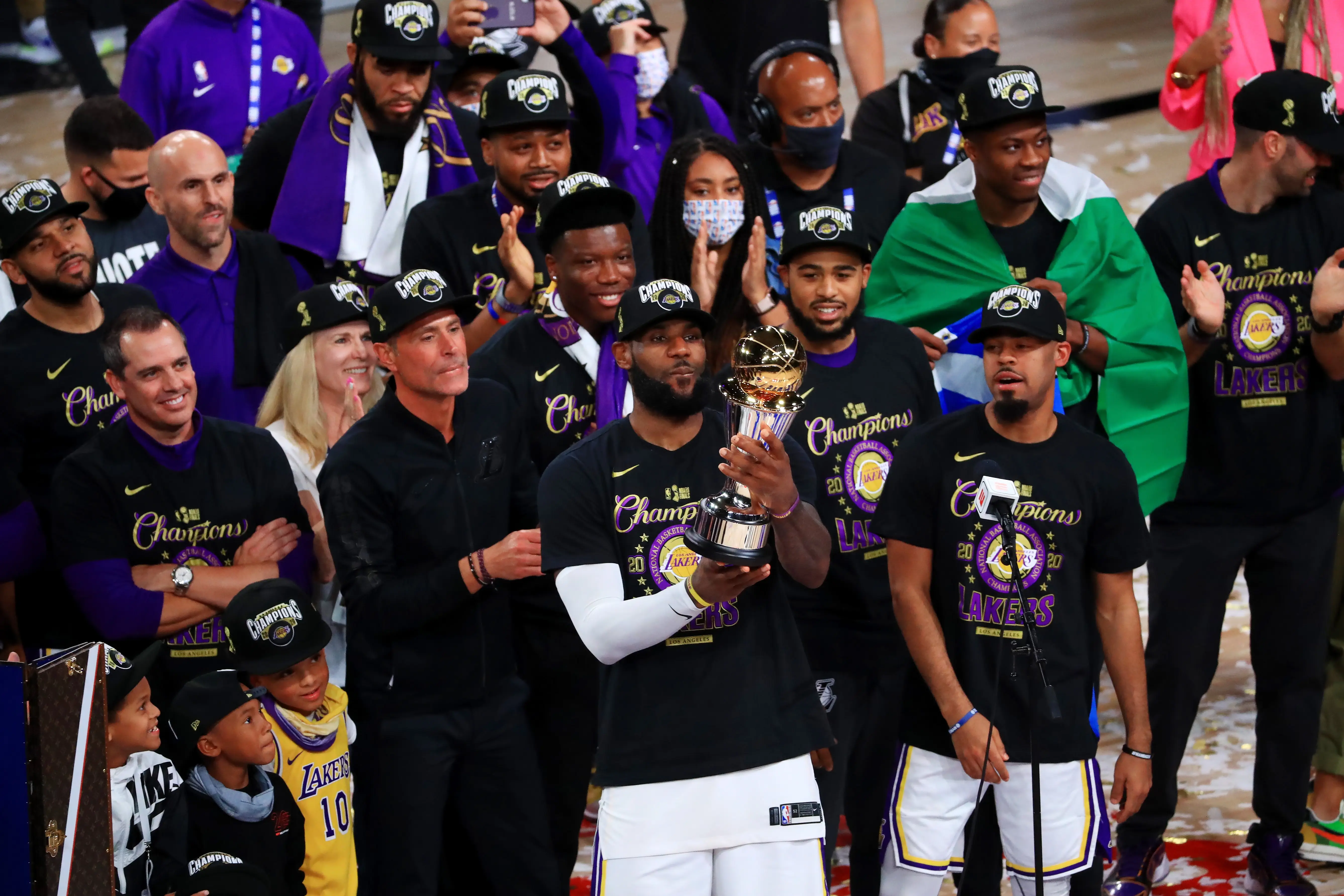 Imagem do Los Angeles Lakers campeão da temporada 2019/20