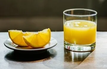 Conheça os benefícios dos shot matinais para emagrecer e 3 receitas.