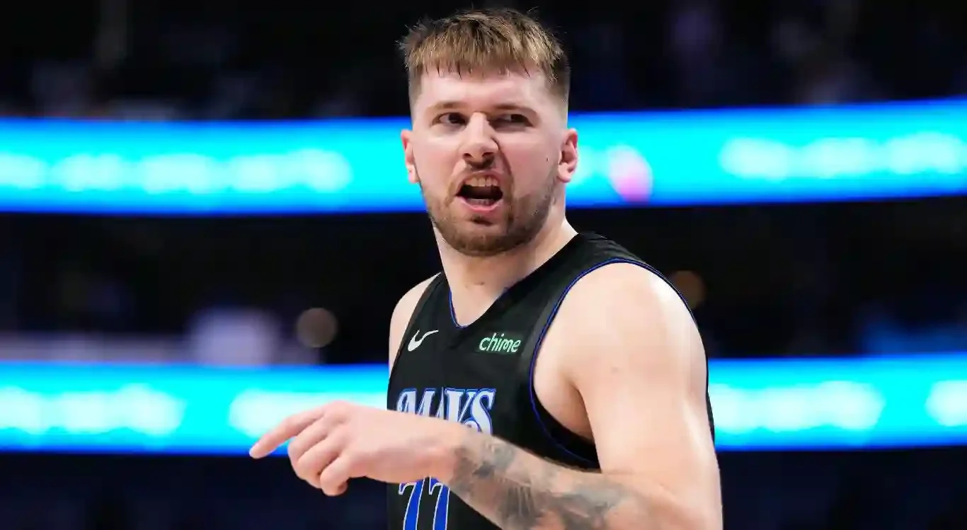 Imagem de Luka Doncic, jogador do Dallas Mavericks, em ação pela NBA