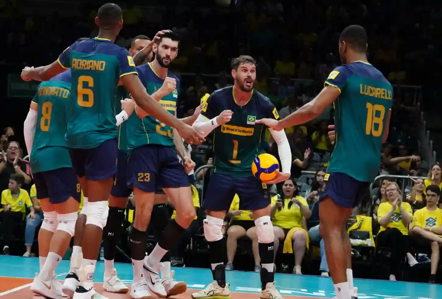 Imagem da seleção brasileira de vôlei em quadra