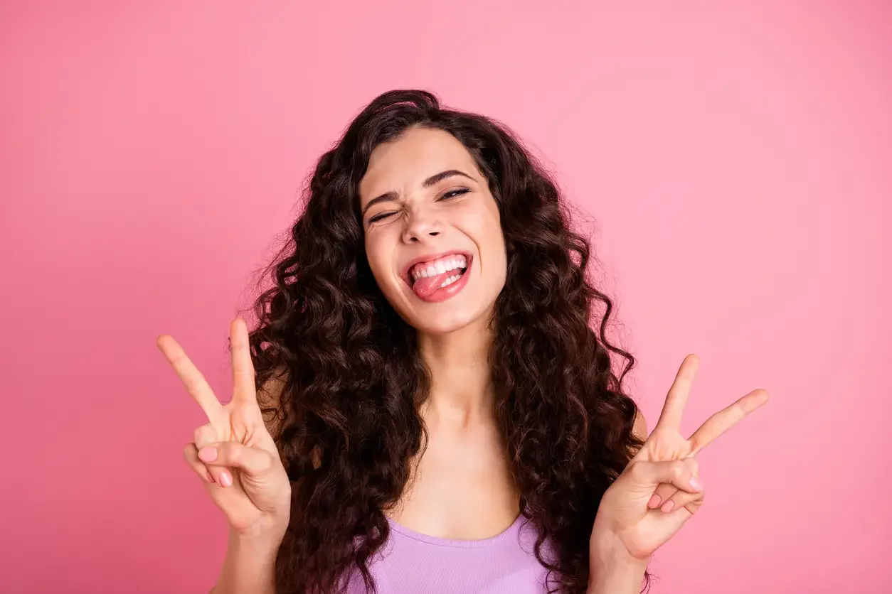 Imagem ilustrativa de mulher com cabelo ondulado!