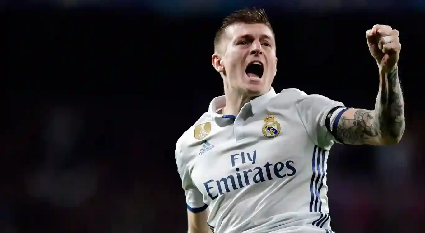 Imagem de Toni Kroos em celebração pelo Real Madrid