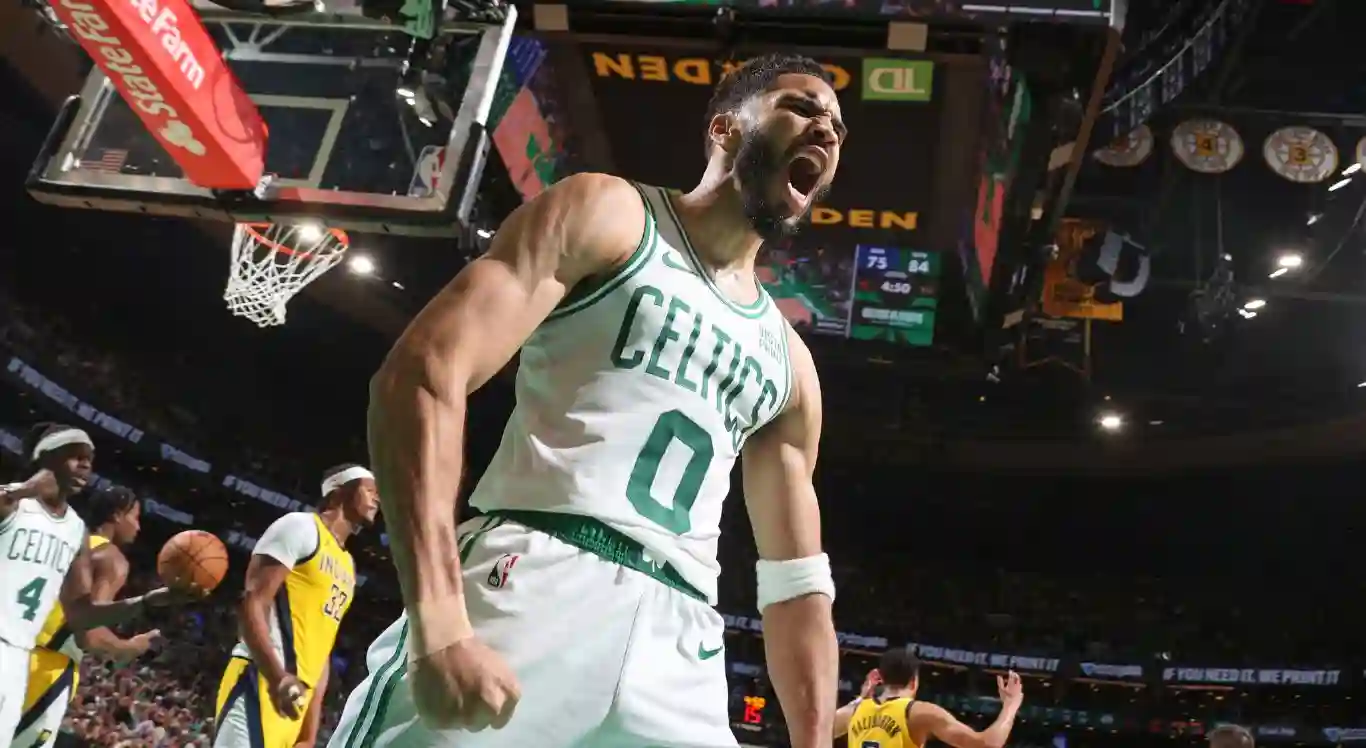 Imagem de Jayson Tatum, do Boston Celtics, em vit&oacute;ria nas finais do Leste da NBA
