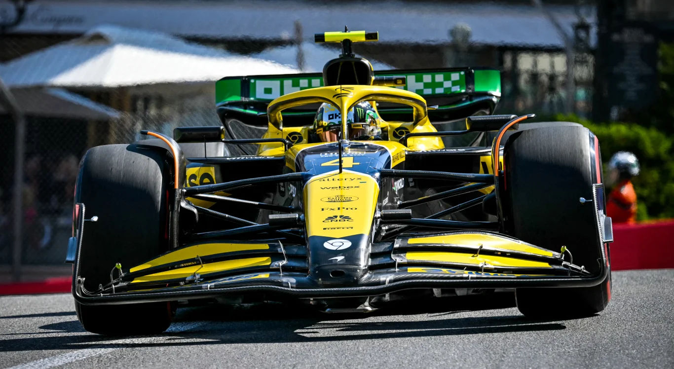 Imagem: Piatri pilota McLaren com as cores do Brasil