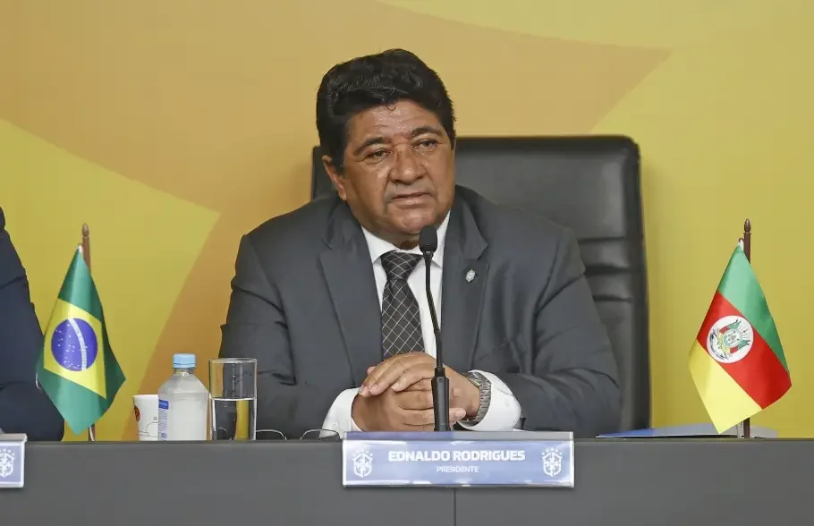 Imagem do presidente da CBF, Ednaldo Rodrigues, na reunião do Conselho Técnico com os clubes