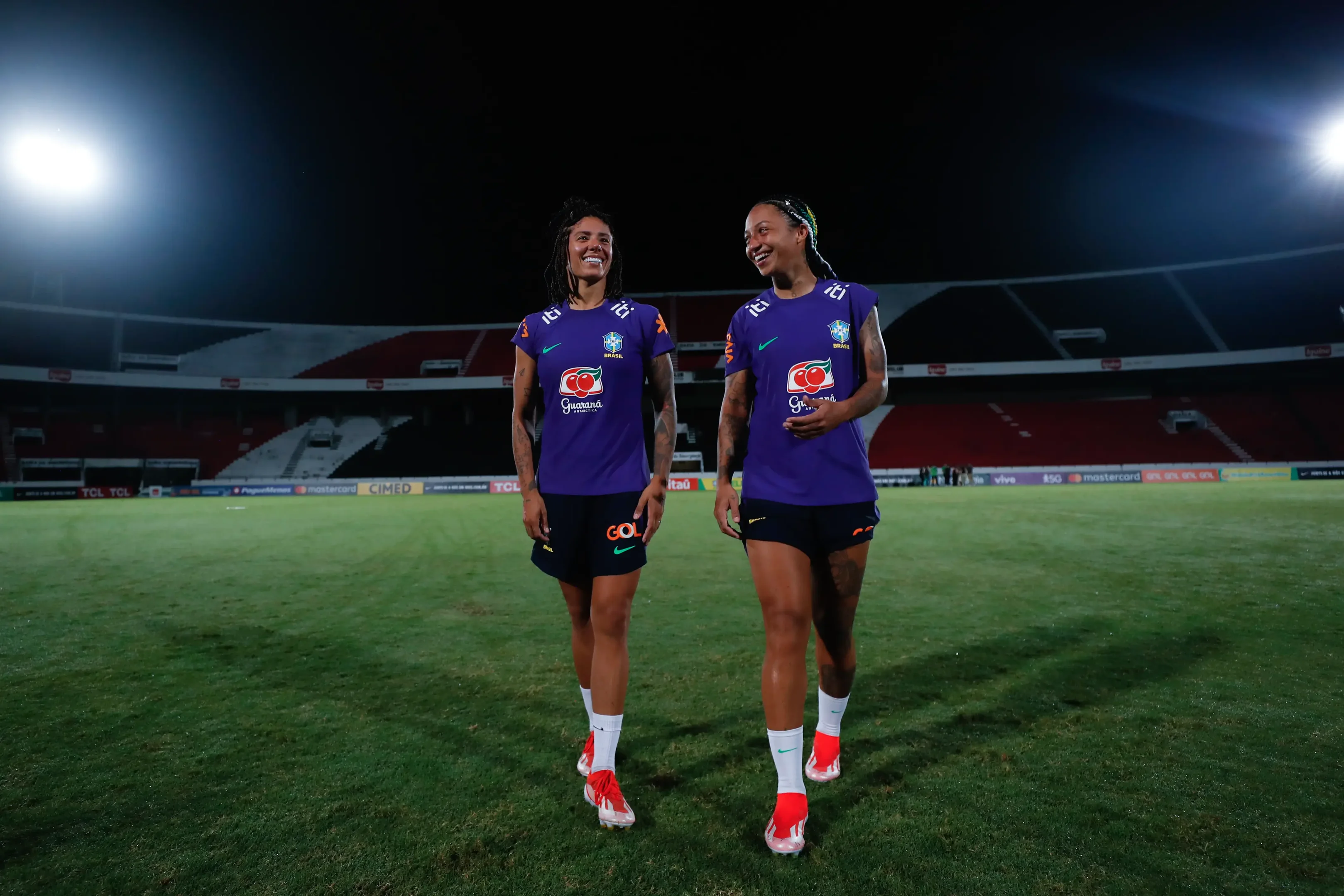 Imagem das jogadoras da Seleção Brasileira Feminina no primeiro treino no Recife