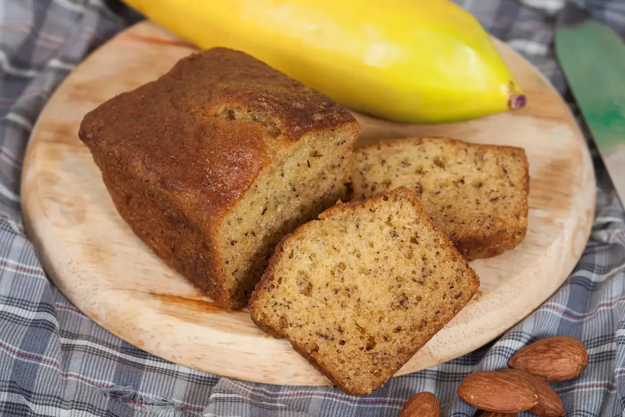 Receita fácil de bolo de banana com aveia FIT para o dia a dia