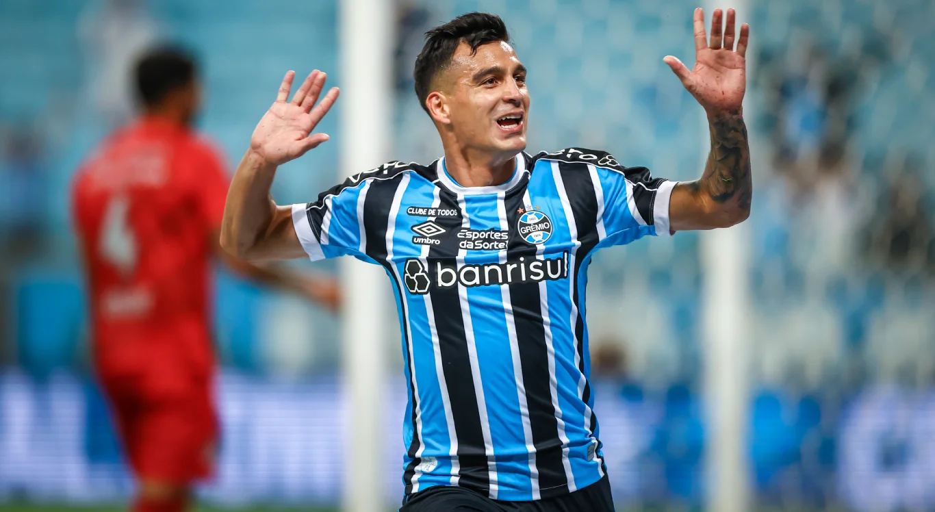 Gr&ecirc;mio encara o Cruzeiro.