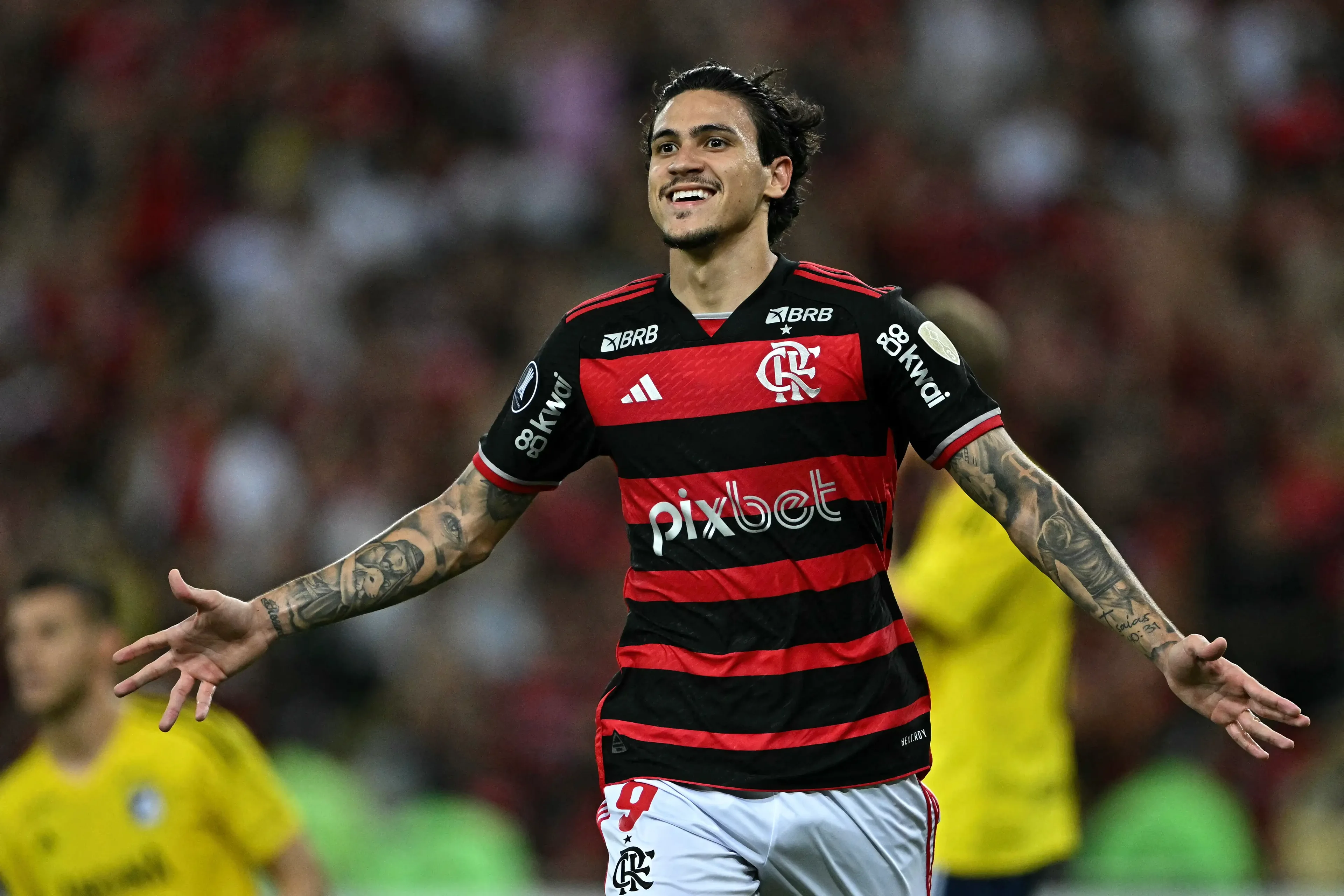Jogos de hoje, quinta-feira, 13; onde assistir futebol ao vivo e horários 1 Imagem do atacante Pedro, do Flamengo - AFP