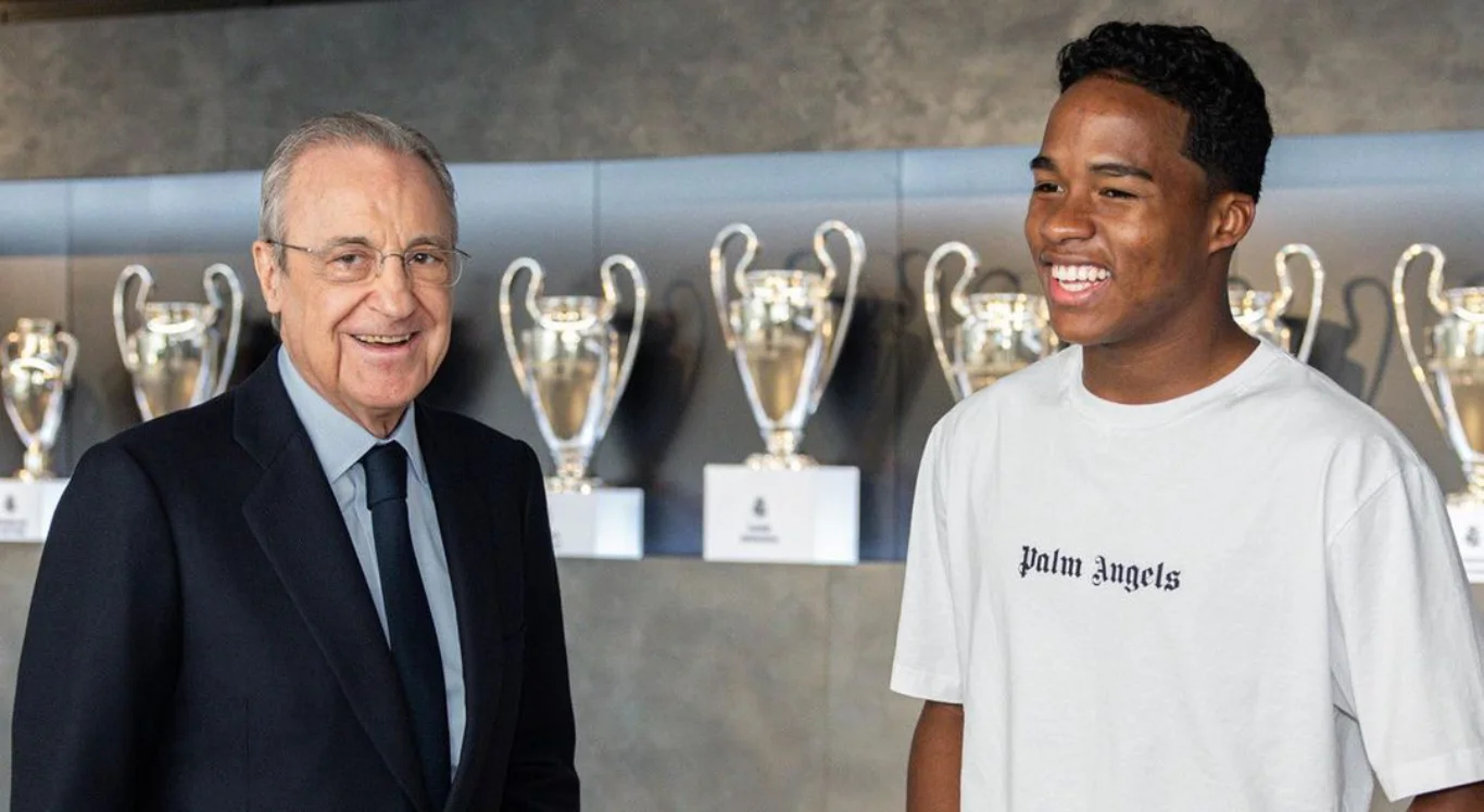 Imagem: Florentino Pérez (E) e Endrick (D) sorrindo