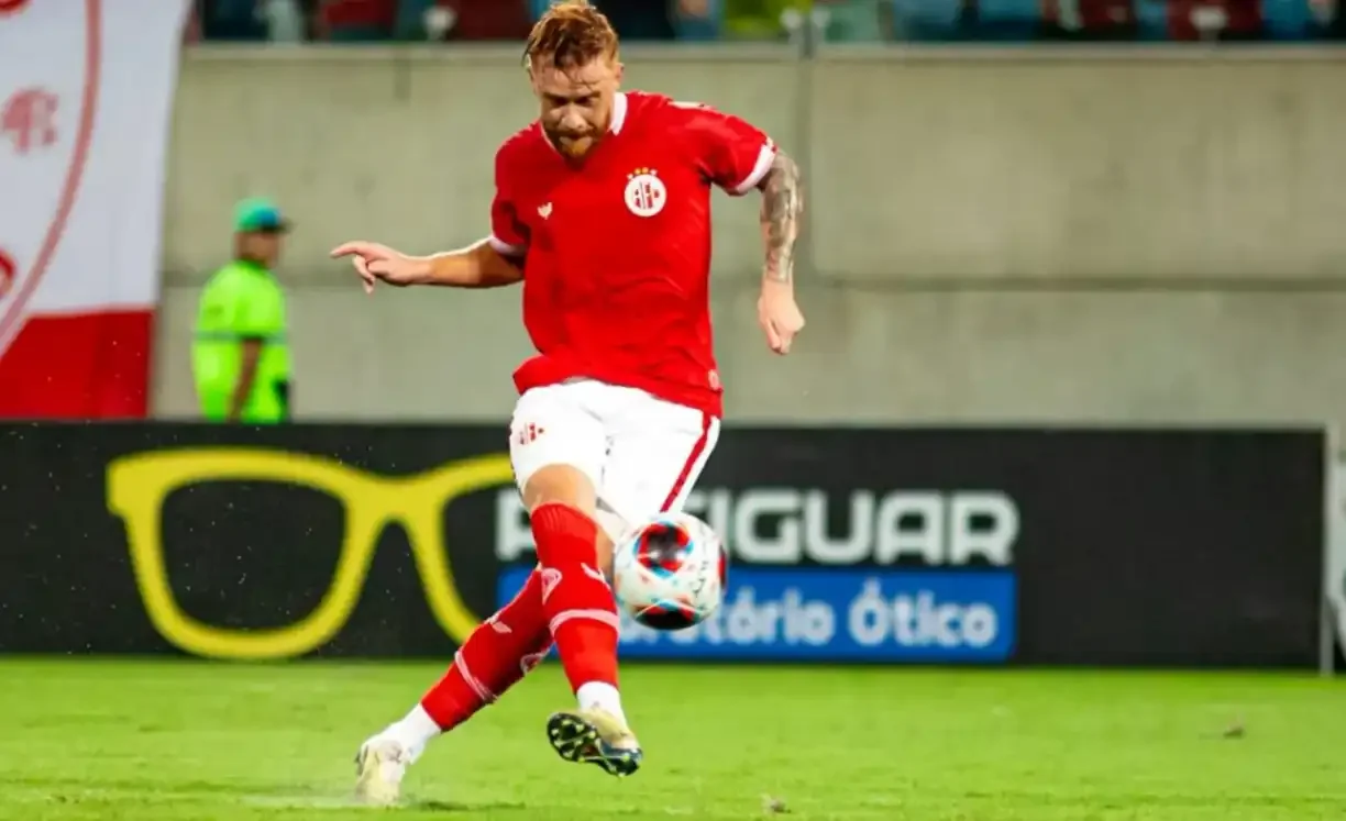 Imagem de Souza, camisa 8 do América-RN