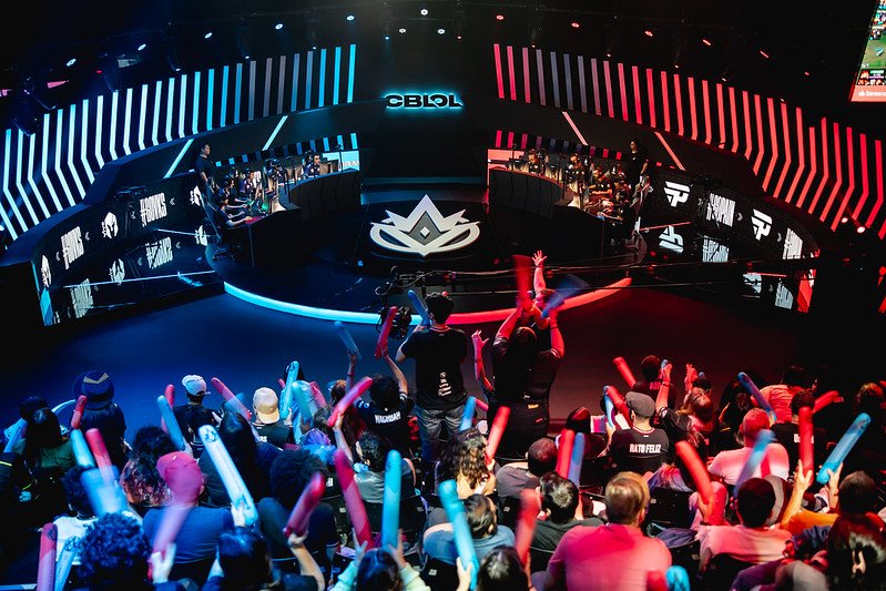 Estúdio da Riot Games durante partida no Campeonato Brasileiro de League of Legends (CBLoL)