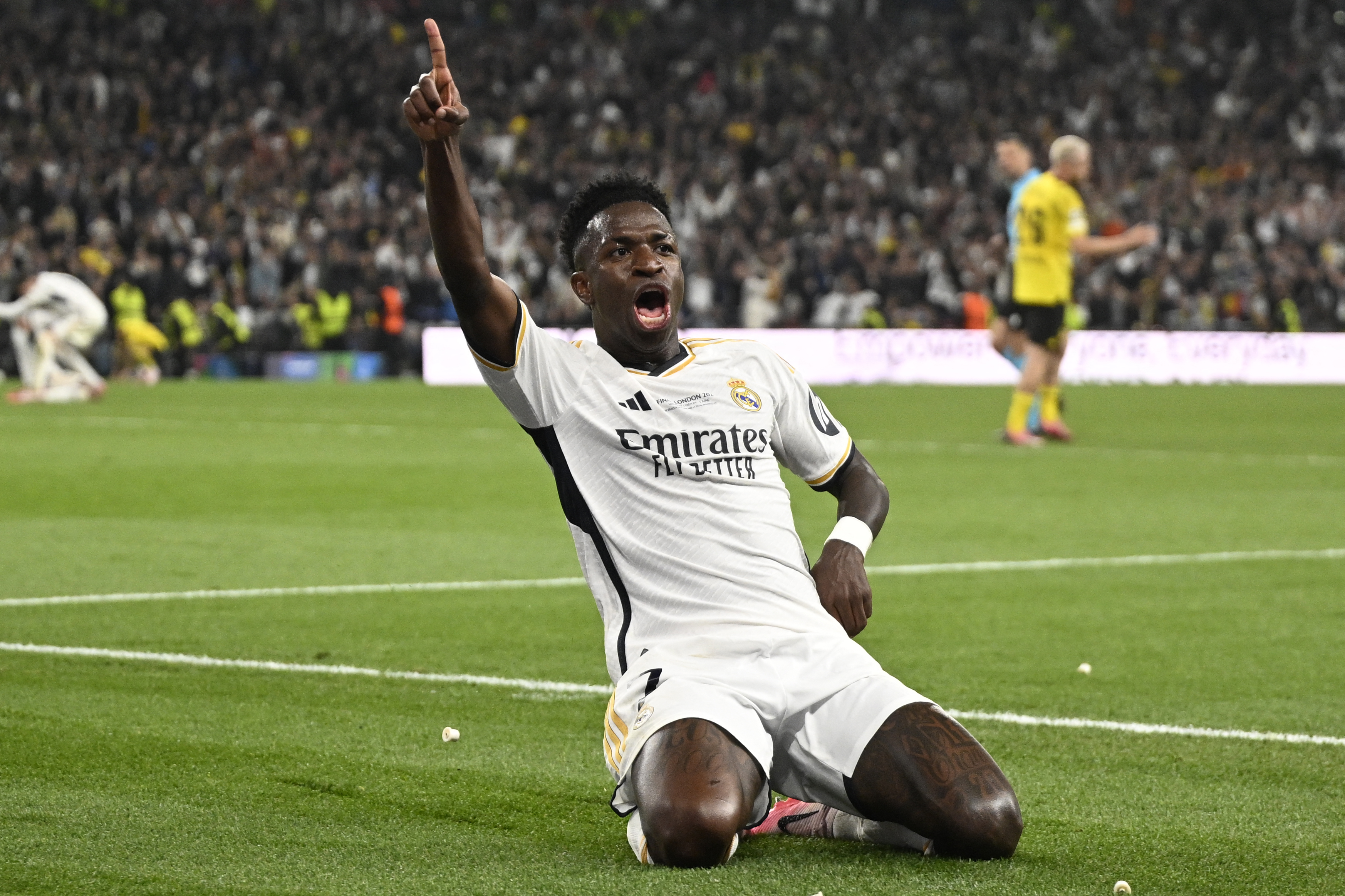 Imagem de Vini Jr celebrando gol pelo Real Madrid na Final da Champions League