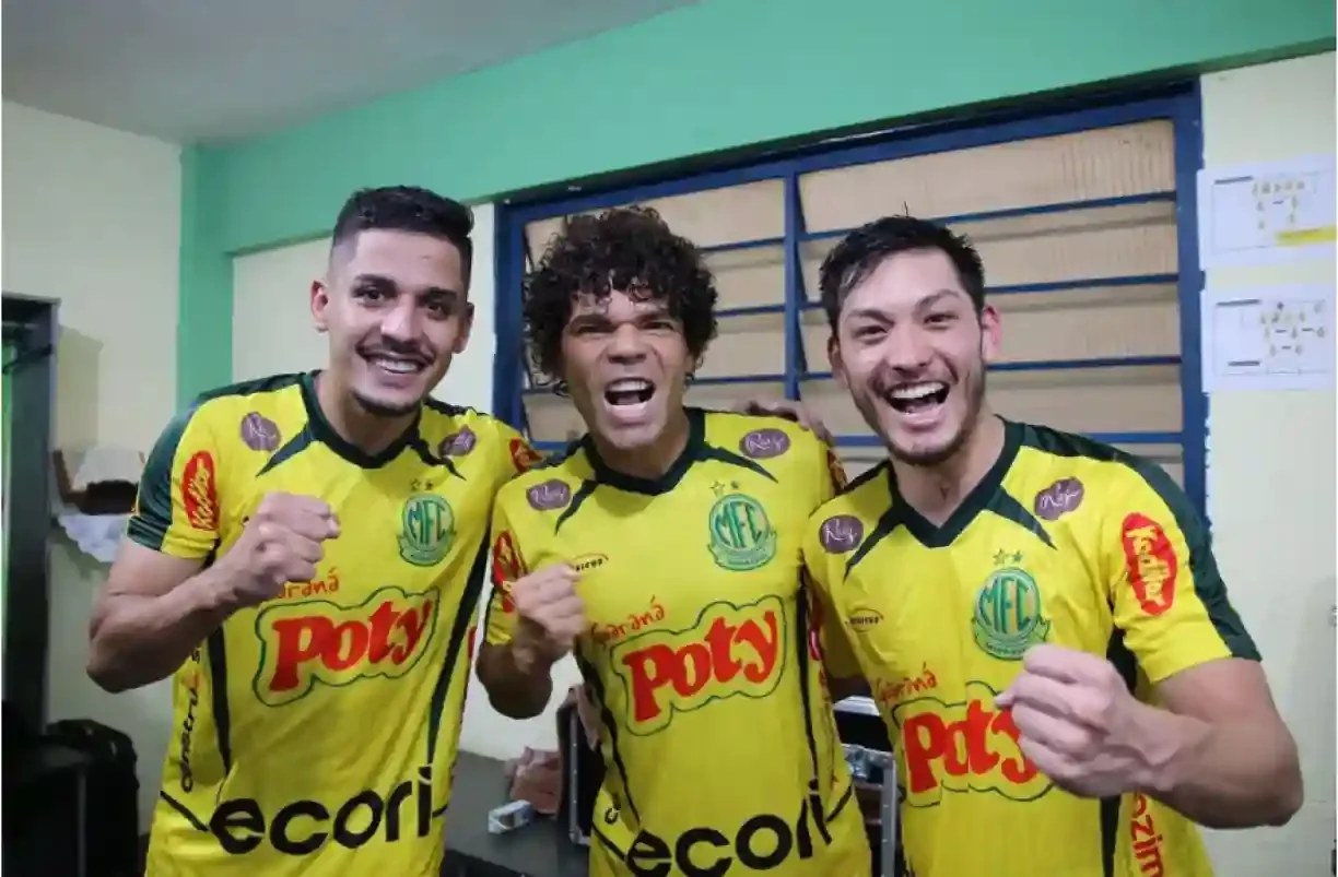 Imagem de Neto Moura, Camilo e Luís Oyama, jogadores do Mirassol